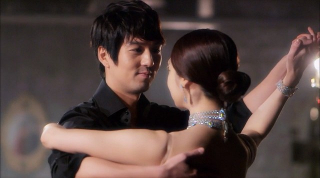 Emergency Couple dancing Cheon Soo