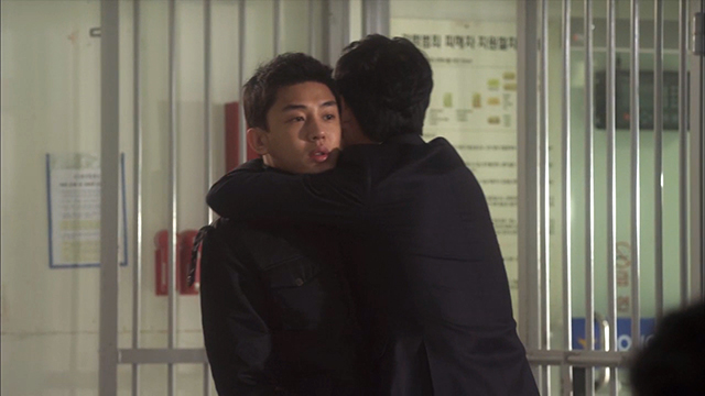Secret Love Affair episode 4 Yoo Ah In hug