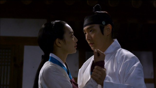 Arang_and_the_magistrate_wristgrab