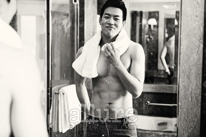 Lee Sang Yoon topless