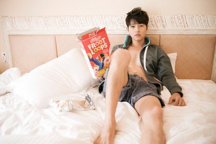Song Joong Ki bed