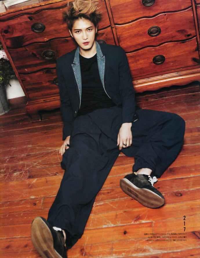 Jae_Joong_floor